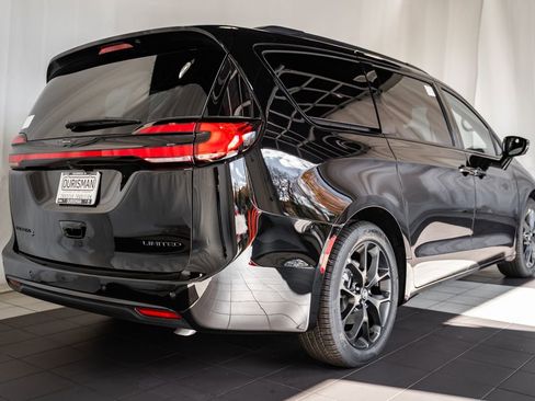 New 2026 Chrysler Pacifica Limited image 4