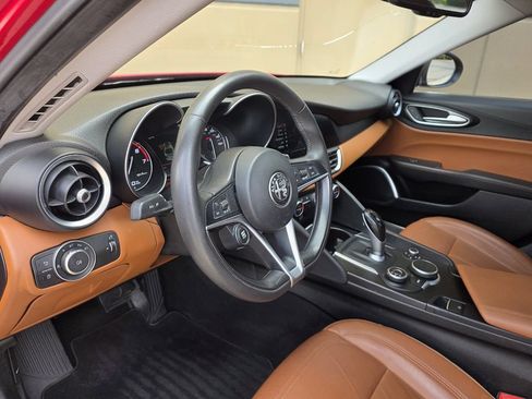 Used 2018 Alfa Romeo Giulia AWD image 12