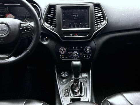 Used 2019 Jeep Cherokee Trailhawk w/ Cold Weather Group AWD/4WD image 13