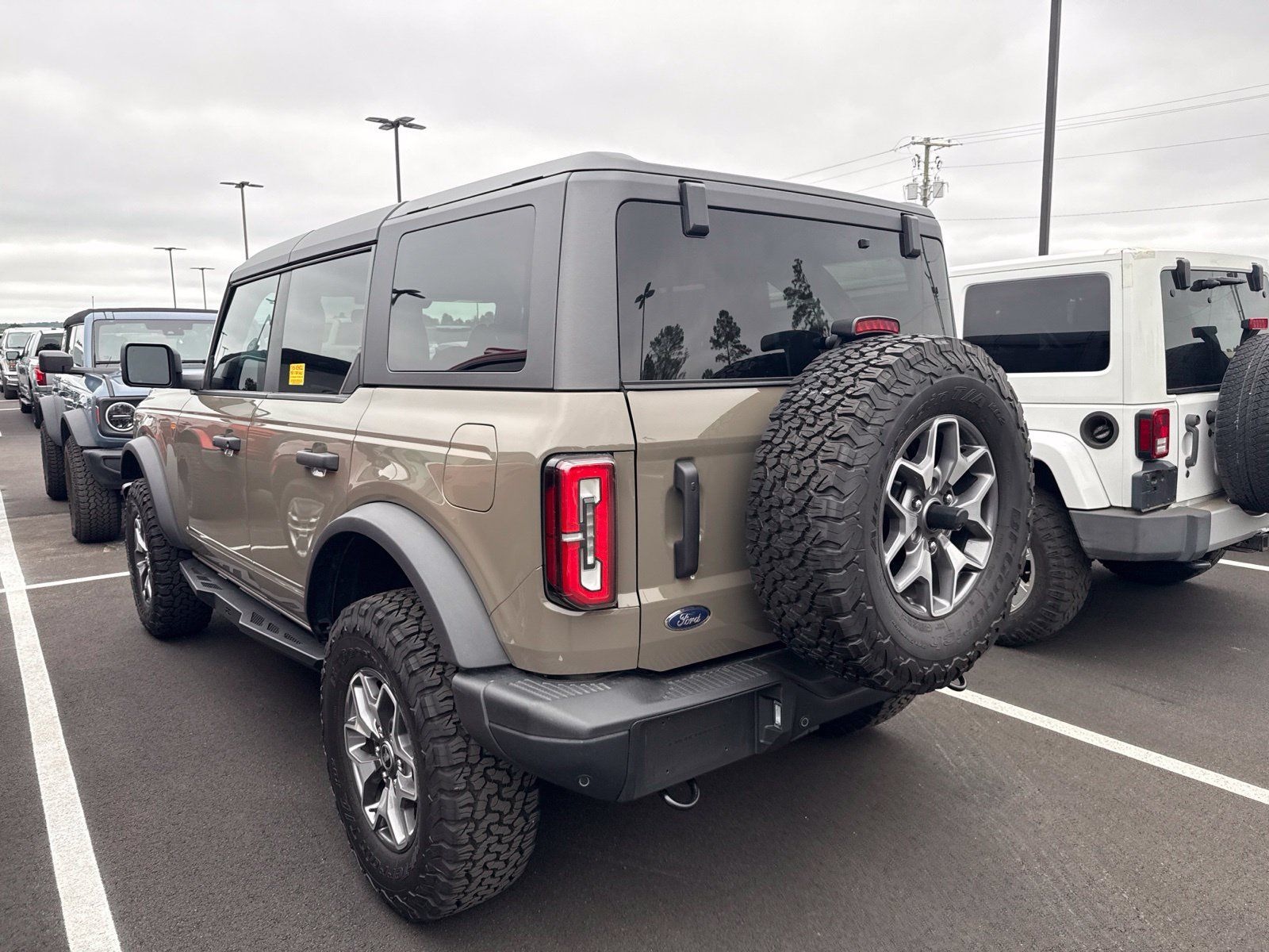 Used 2025 Ford Bronco Badlands AWD/4WD image 4