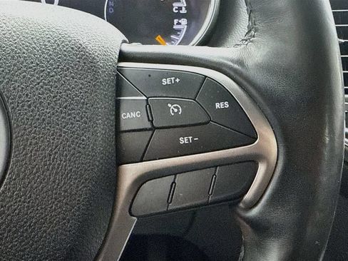 Used 2018 Jeep Grand Cherokee Altitude AWD/4WD image 12