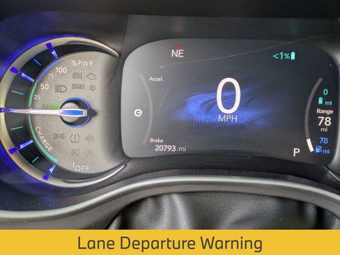 Used 2025 Chrysler Pacifica Select image 18