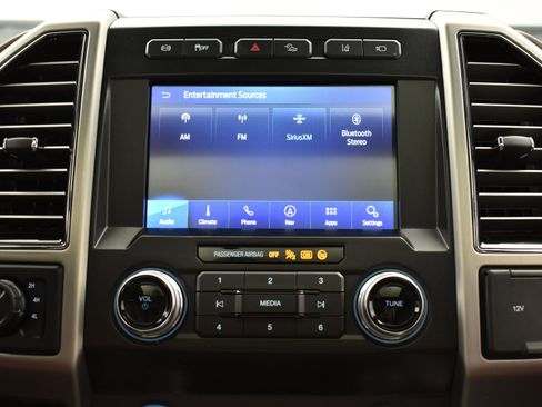 Used 2020 Ford F350 Platinum w/ Tremor Off-Road Package image 32