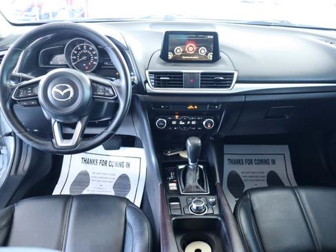 Used 2018 MAZDA MAZDA3 Touring FWD image 16