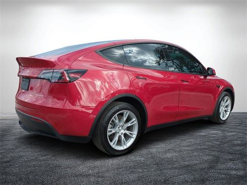 Used 2022 Tesla Model Y Long Range image 3