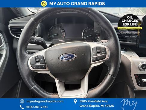 Used 2022 Ford Explorer XLT w/ Equipment Group 202A AWD/4WD image 14