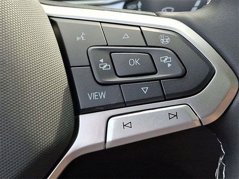 New 2025 Volkswagen Taos SE image 19