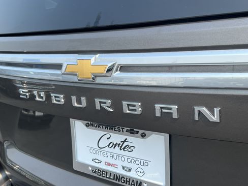 Used 2021 Chevrolet Suburban High Country w/ Premium Package AWD/4WD image 8