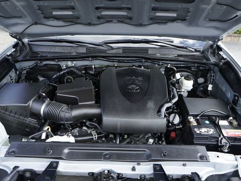 Used 2021 Toyota Tacoma TRD Sport image 11