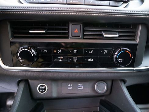 Used 2023 Nissan Rogue S image 21