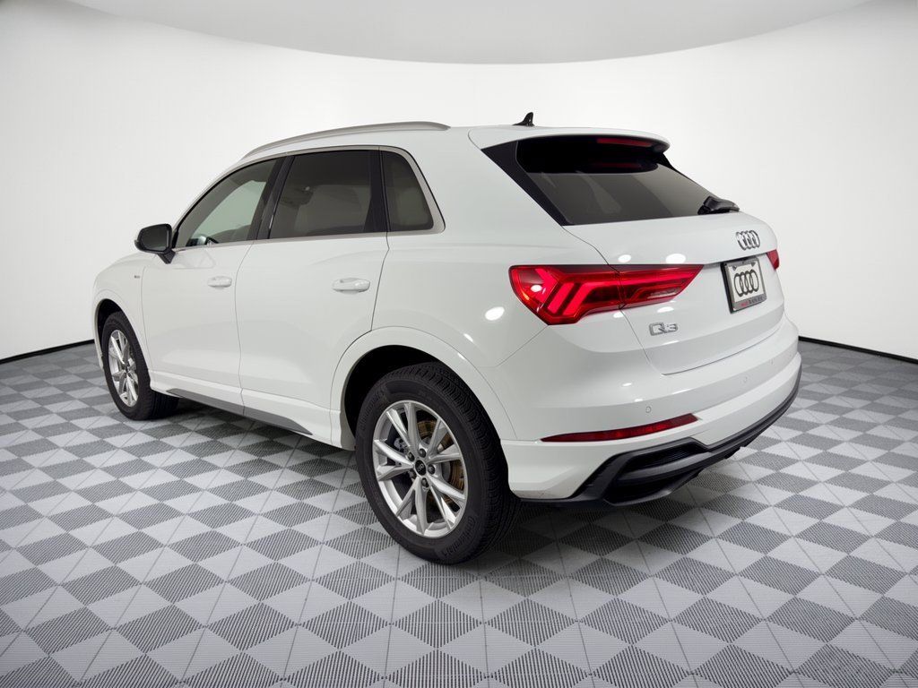 Used 2025 Audi Q3 2.0T Premium w/ Convenience Package AWD/4WD image 3
