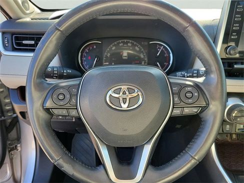 Used 2020 Toyota RAV4 Limited image 20