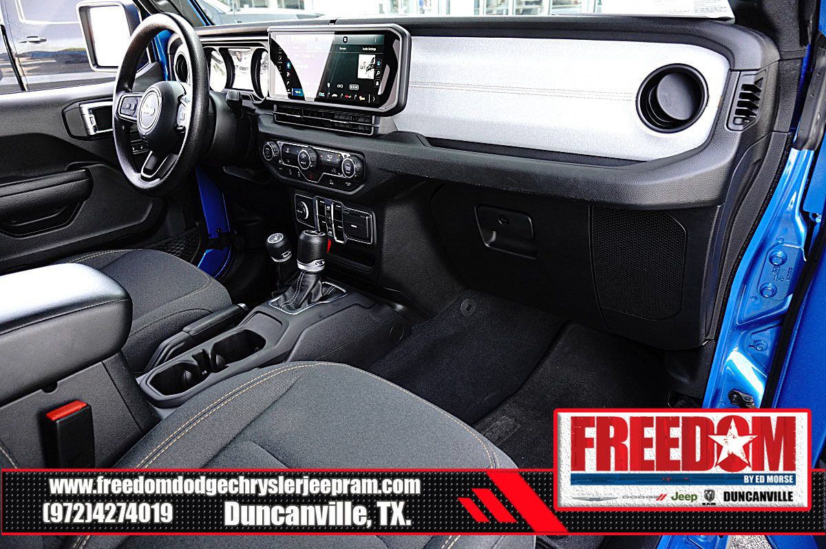 Used 2025 Jeep Gladiator Sport AWD/4WD image 12