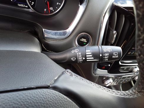 Used 2023 Chevrolet Traverse Premier image 26