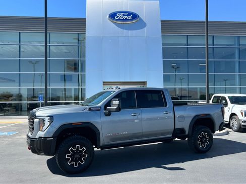 Used 2025 GMC Sierra 2500 AT4X AWD/4WD image 1