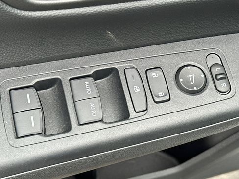 Used 2025 Honda CR-V EX image 15