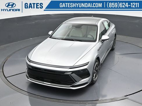 Used 2025 Hyundai Sonata SEL FWD image 46
