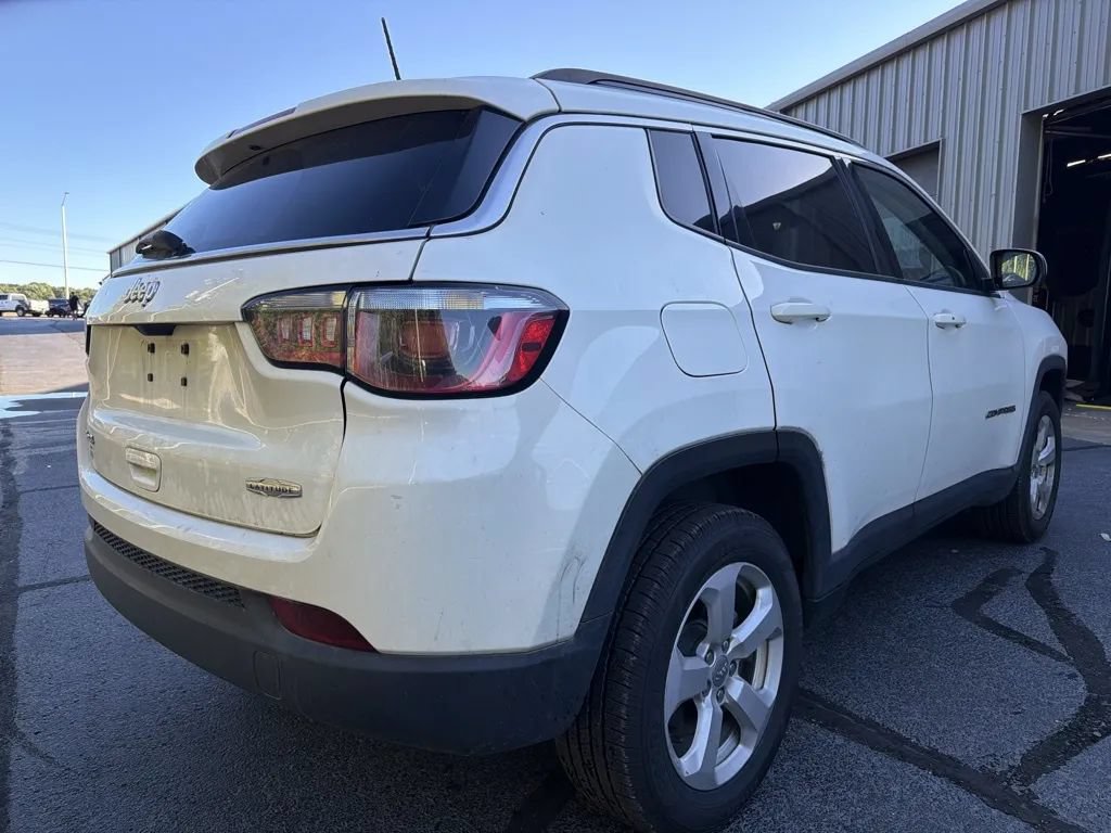 Used 2018 Jeep Compass Latitude w/ Popular Equipment Group AWD/4WD image 4