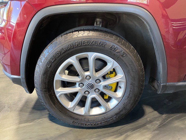 Used 2021 Jeep Grand Cherokee Laredo AWD/4WD image 14