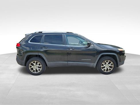 Used 2015 Jeep Cherokee Latitude w/ Trailer Tow Group AWD/4WD image 11