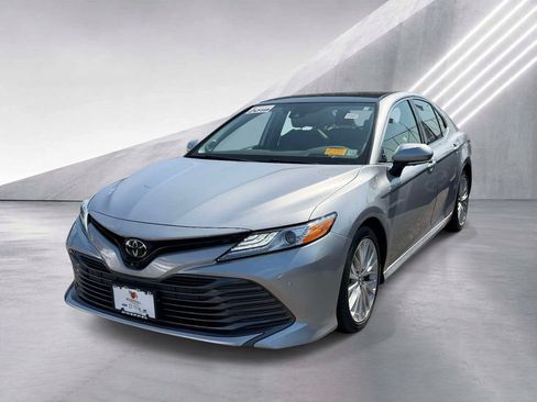 Used 2019 Toyota Camry XLE w/ Driver Assist Package FWD image 4