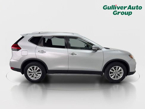 Used 2017 Nissan Rogue SV w/ SV Premium Package image 10