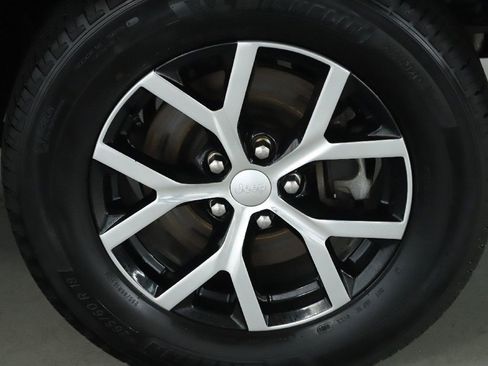 Used 2024 Jeep Grand Cherokee L Limited w/ Luxury Tech Group II image 42