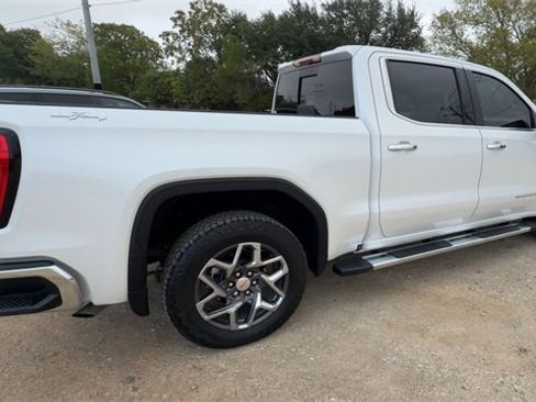 Certified 2025 GMC Sierra 1500 SLT image 8