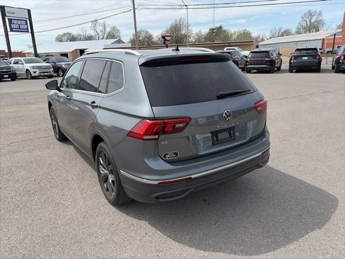Used 2022 Volkswagen Tiguan SE w/ Panoramic Sunroof Package image 4