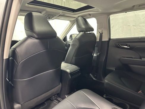 Used 2025 Toyota Highlander XLE AWD/4WD image 53