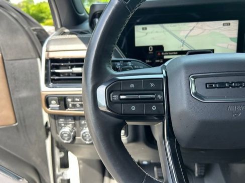 Used 2025 GMC Yukon Denali Ultimate AWD/4WD image 23