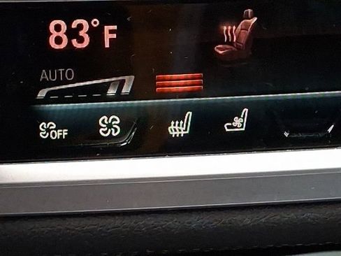 Used 2022 BMW 750i xDrive w/ M Sport Package image 34