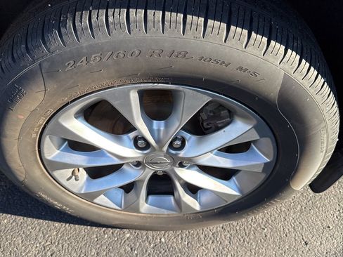 Used 2023 Chrysler Pacifica Touring-L image 23