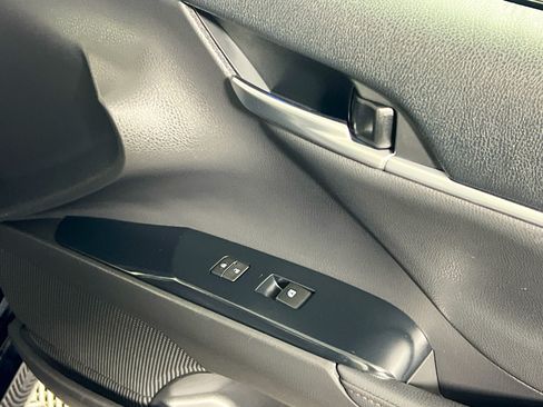 Used 2020 Toyota Camry XLE w/ Sunroof Package FWD image 33