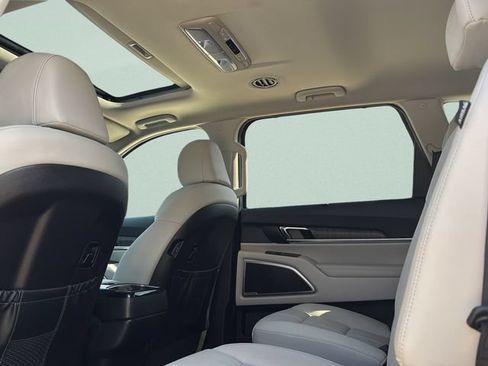 Used 2024 Kia Telluride EX w/ EX Captain's Chair Package AWD/4WD image 16