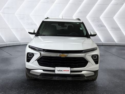 Used 2024 Chevrolet TrailBlazer LT FWD image 2