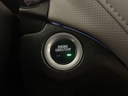Used 2018 Chevrolet Equinox Premier FWD image 9