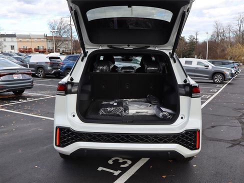 New 2026 Volkswagen Tiguan SE R-Line image 5