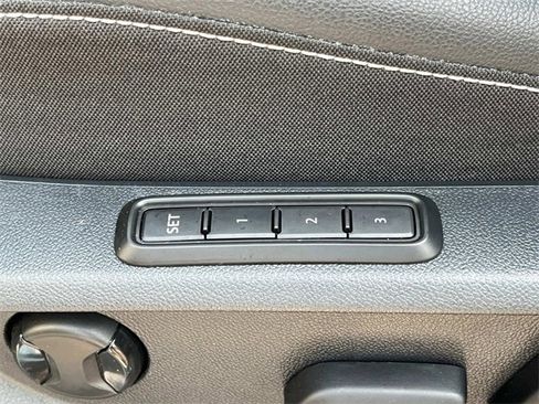 Used 2022 Volkswagen Tiguan SEL R-Line image 24