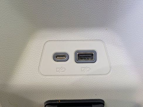 Used 2023 Buick Envision Avenir image 17