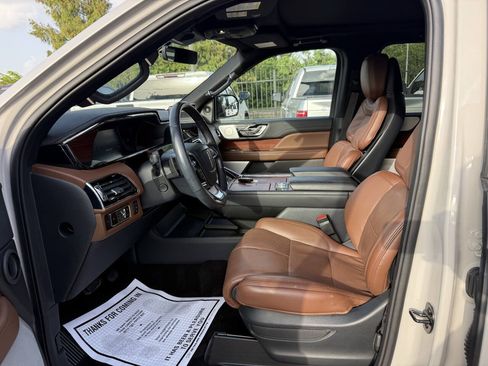 Used 2023 Lincoln Navigator Reserve AWD/4WD image 8