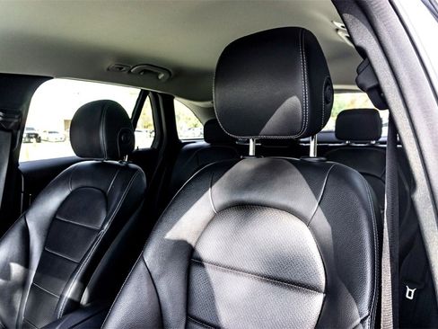 Used 2022 Mercedes-Benz GLC 300 4MATIC image 13