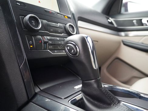 Used 2019 Ford Explorer XLT w/ Equipment Group 202A image 15