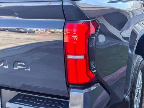 Used 2025 Toyota Tacoma SR5 AWD/4WD image 8