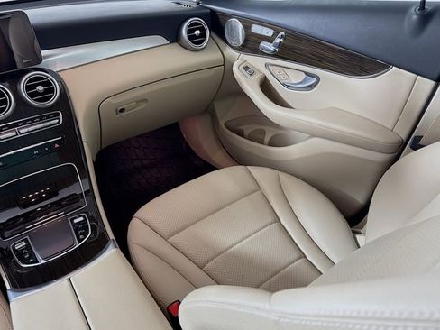 Used 2021 Mercedes-Benz GLC 300 4MATIC image 25