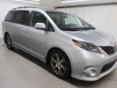 Used 2017 Toyota Sienna SE Premium