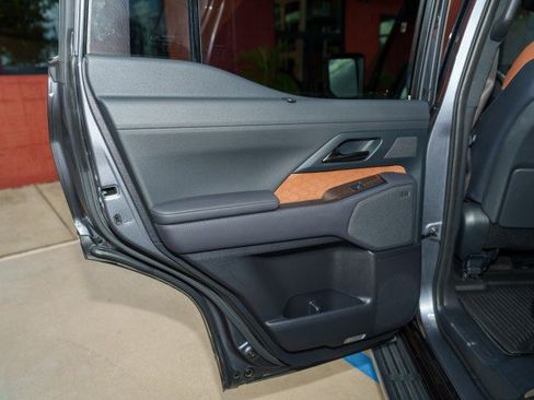 Used 2025 Lexus GX 550 w/ Accessory Package (31) AWD/4WD image 18