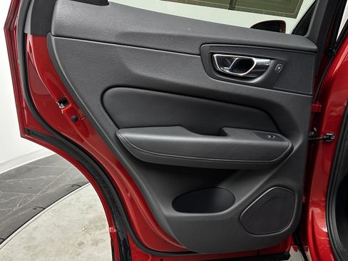 Used 2019 Volvo XC60 T6 Momentum w/ Premium Package image 30