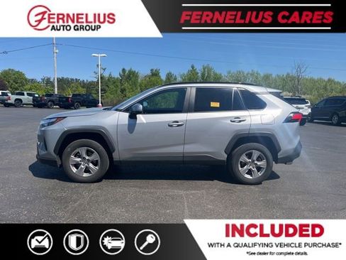 Used 2025 Toyota RAV4 XLE AWD/4WD image 2