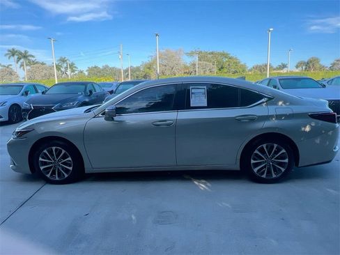Certified 2022 Lexus ES 350 image 4